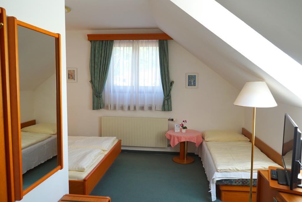 Pension Besser Bad Eisenkappel Luaran gambar